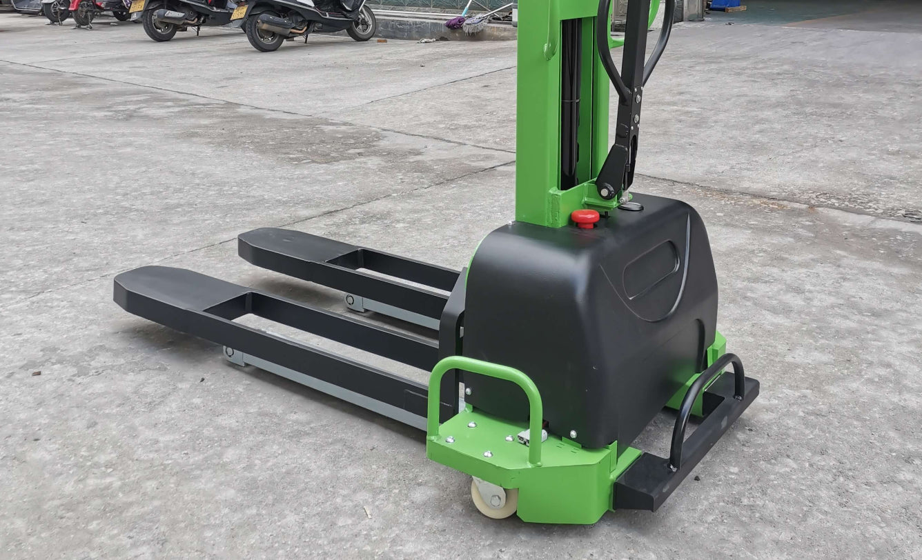 Warehouse organized with stacked pallets using electric jacks and stackers