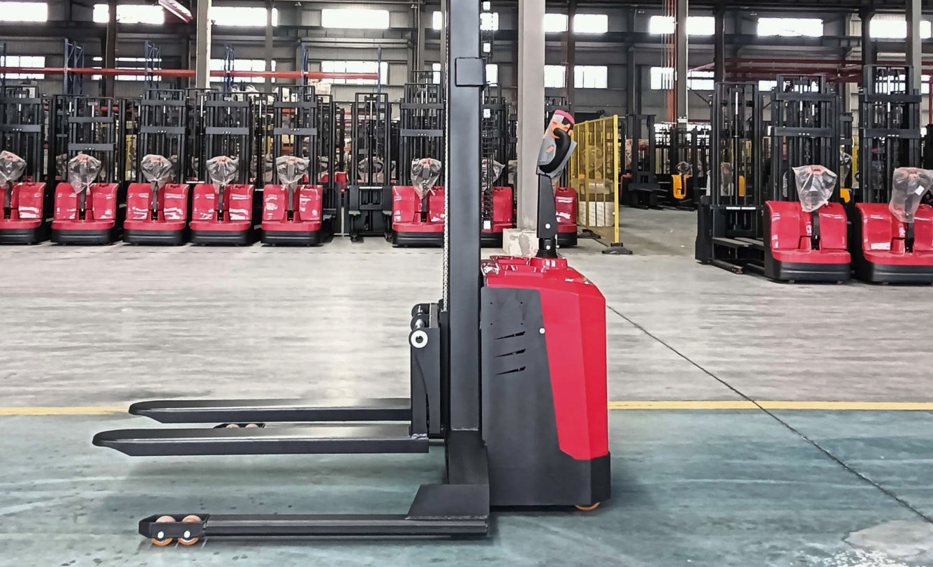 Warehouse organized with stacked pallets using electric jacks and stackers